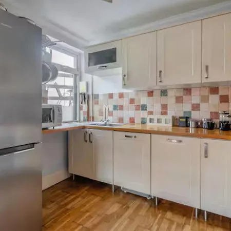 Casa de Férias Period With Original Features Near Harbourside And North Street Bristol