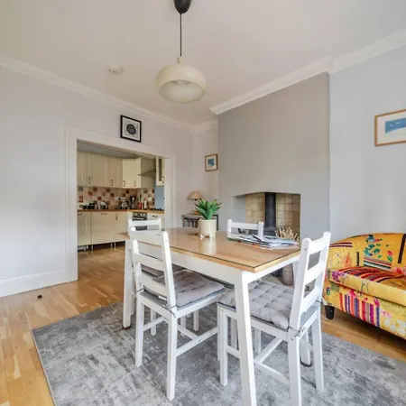 Period With Original Features Near Harbourside And North Street * Bristol
