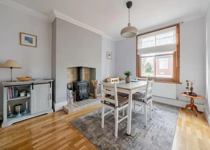 Period With Original Features Near Harbourside And North Street Μπρίστολ