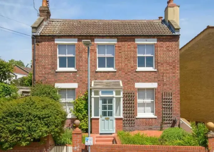 Period With Original Features Near Harbourside And North Street